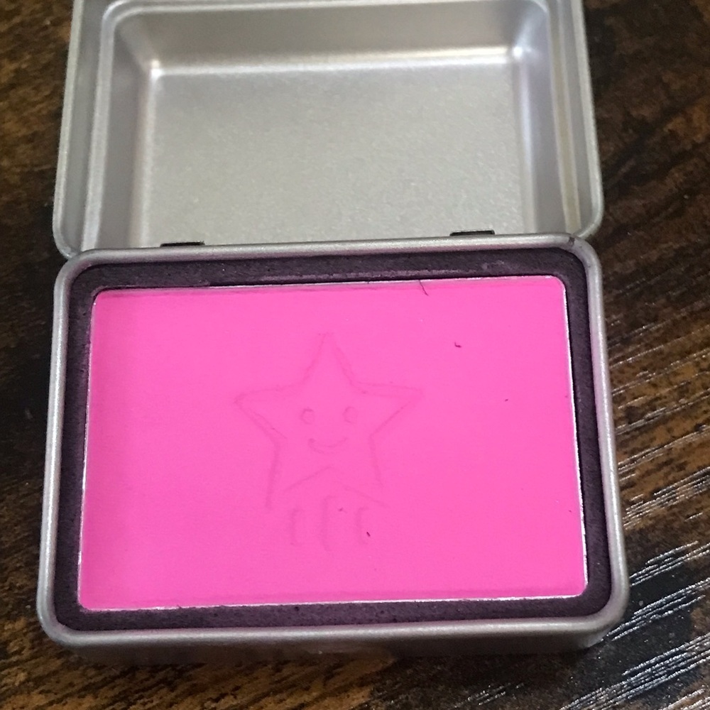 Bright Pink Cream Blush -